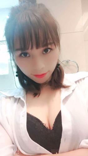 白云江夏身材高挑丰满甜甜 第1张
